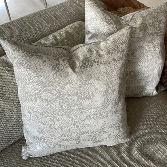 Calvin Klein Other - Sophisticated quality pillows - set of 2